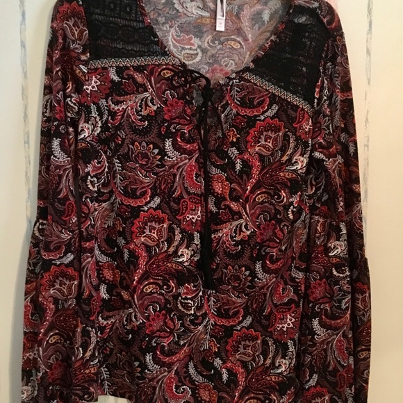 XILARATION Top.  NWOT - Picture 2 of 5